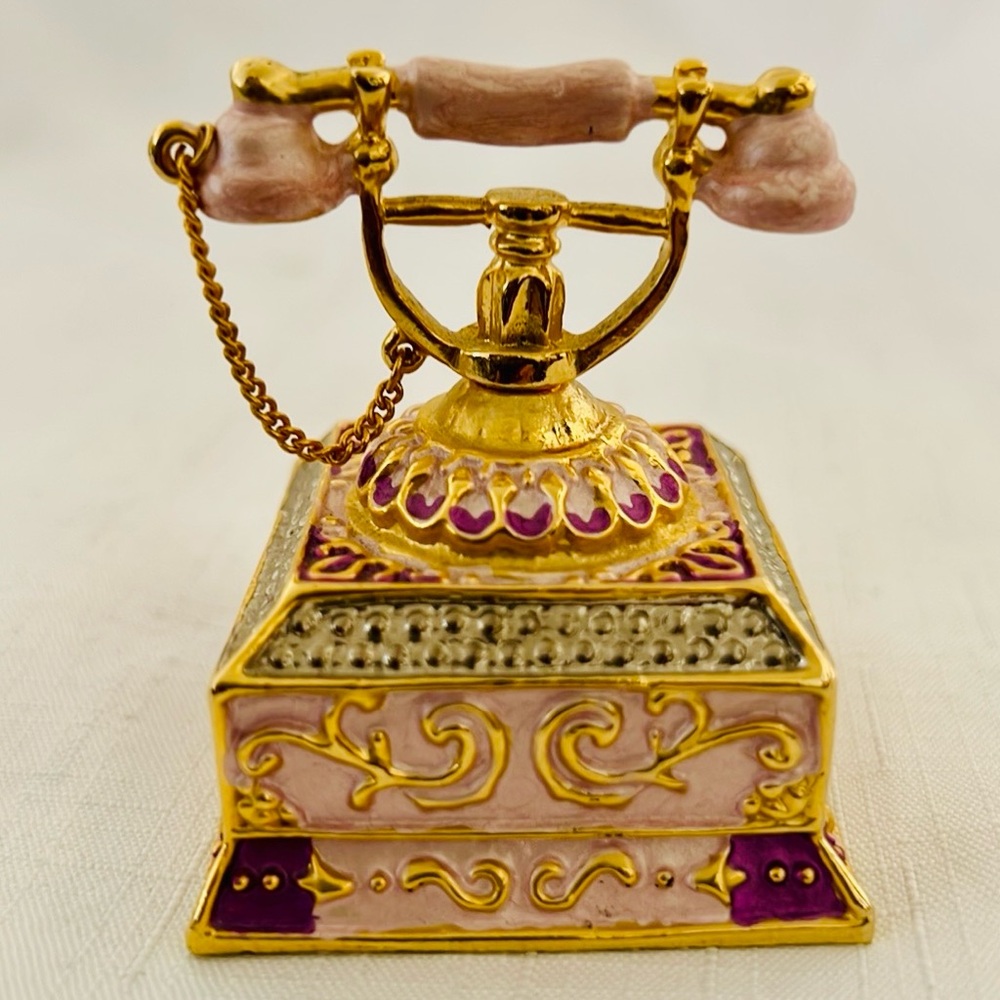Elgin~Quartz / Clock In Miniature Vintage Phone - Picture 4 of 9